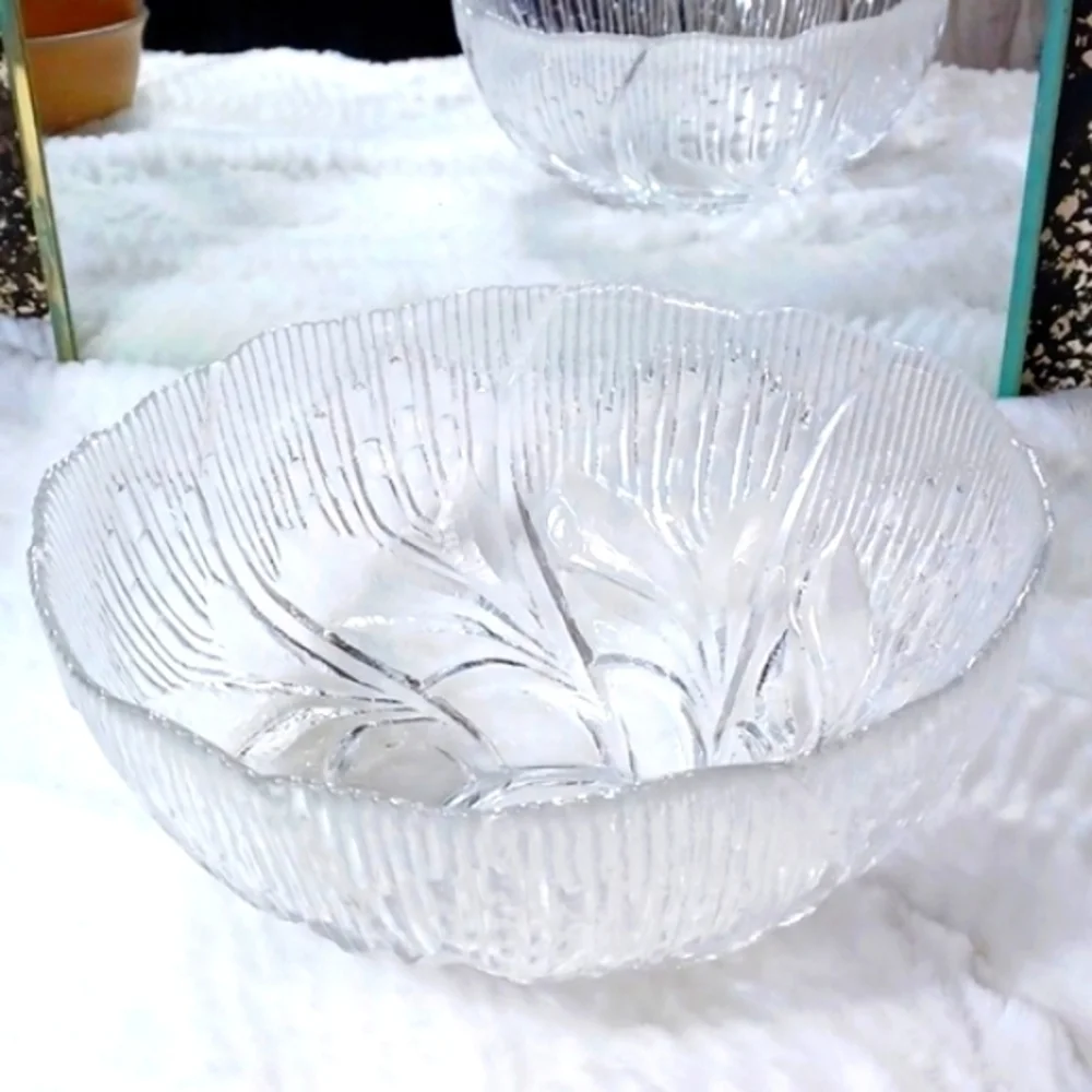 Etched Floral Vintage    Glass Bowl  10 Wx5 Deep‎